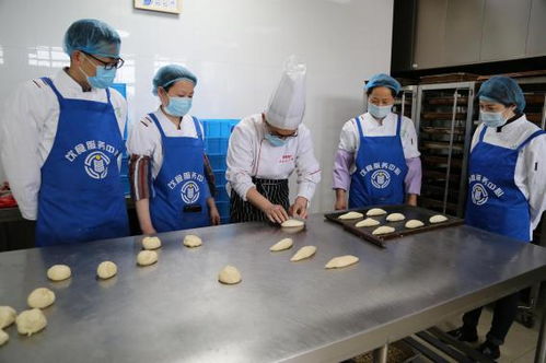 合肥工業(yè)大學飲食服務中心一行赴我校糕點廠調(diào)研學習